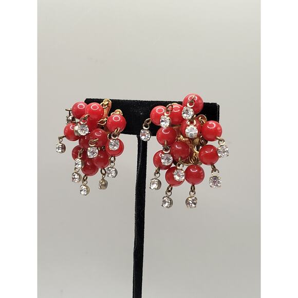 Vintage 1950s Red Bead & Rhinestone Cluster Clip-On Earrings Dangle Style - Picture 1 of 7
